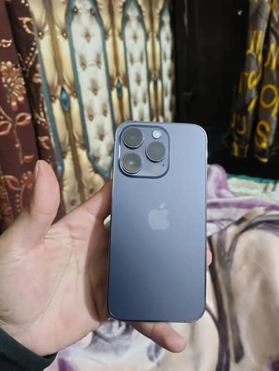 iphone 14 pro  (line in display left side )