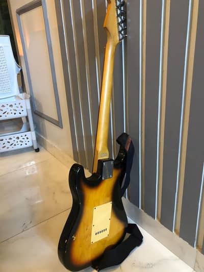 Selling vintage Frisco guitar EXCLUSIVE OFFER