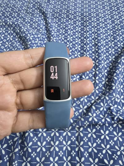 Fitbit Charge 5 - Premium Health Tracker | Like New | AMOLED Display
