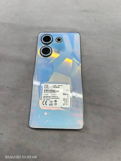 Camon 20 in lush condition