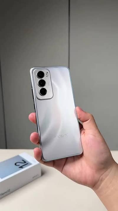 OPPO RENO 12 5G . 12GB ram. 512GB room