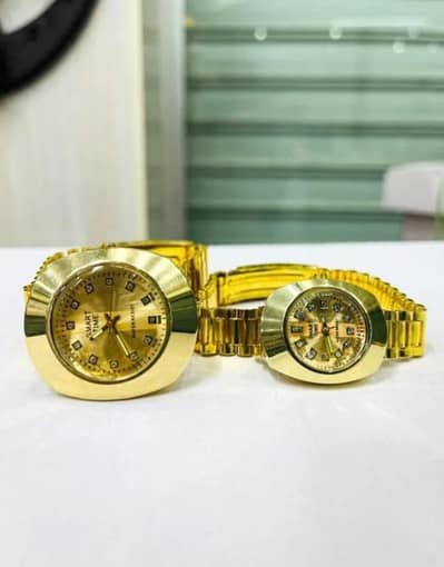 2 piece Analogue Watch Men And Women In Golden Colour