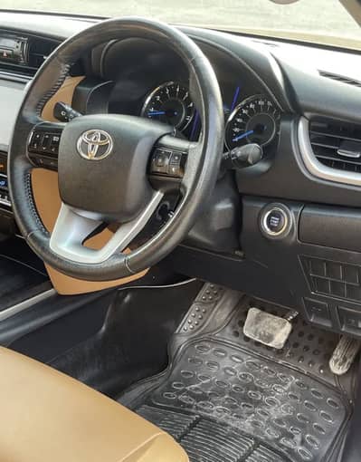 Toyota fortuner V