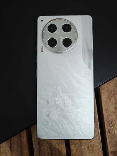 Techno Camon 30 8/256 Lush White