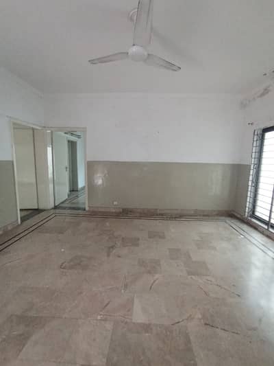 10 Marla Used Livable House For Sale at Very Reasonable Demand in Model Town Extension Lahore