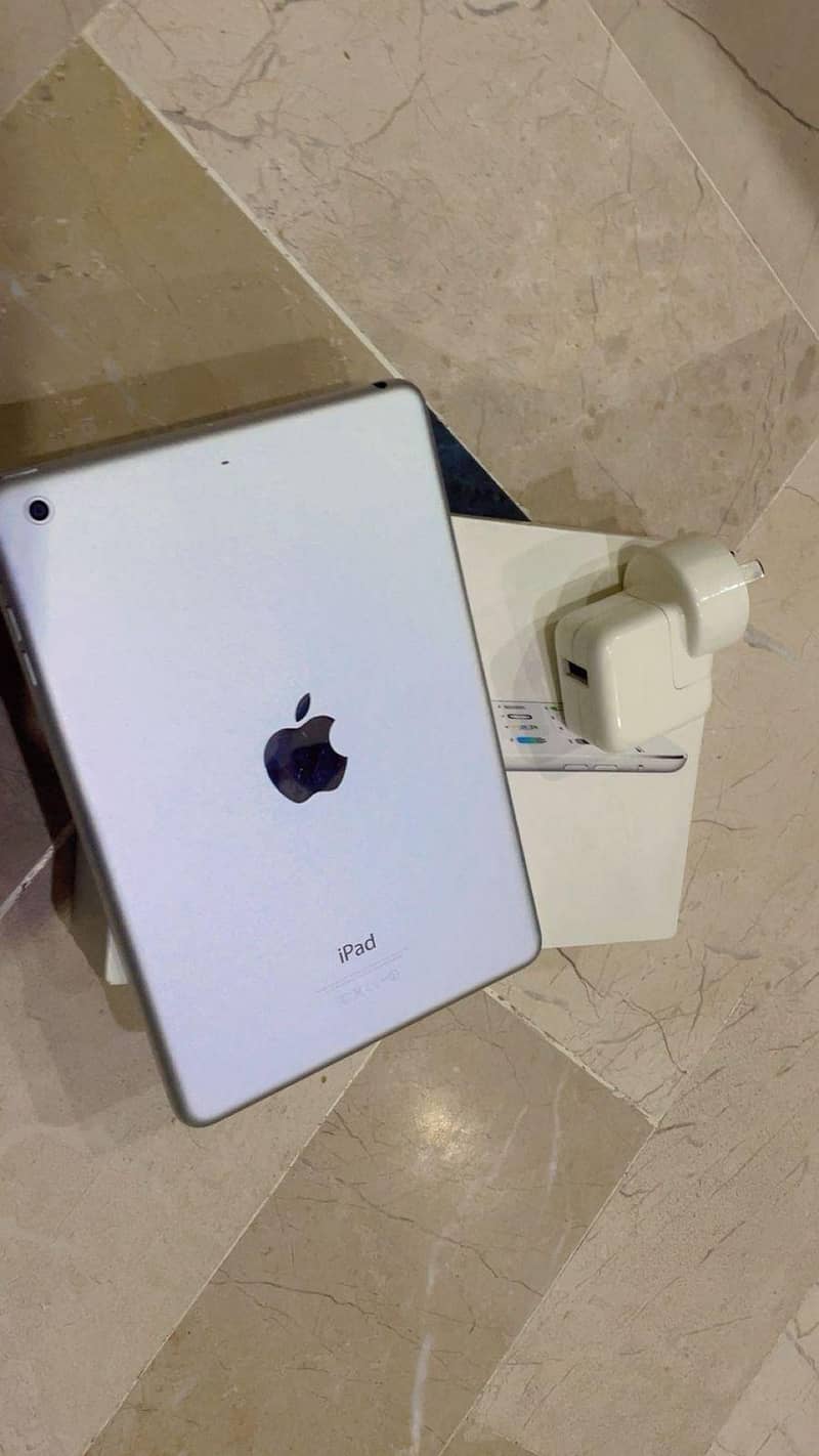 ipad mini 2 with box 1