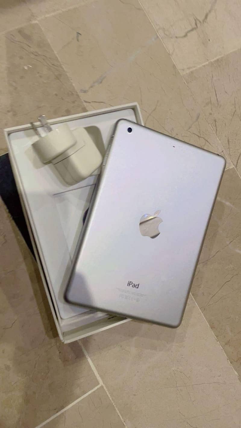 ipad mini 2 with box 3