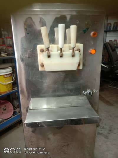 Ice cream machine 3 flavours