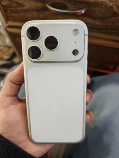 Iphone 17 pro jv White Titanium