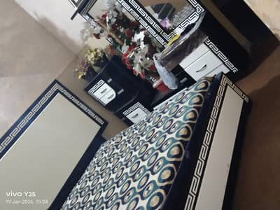 bed like new wid matras  sede tabl darasing