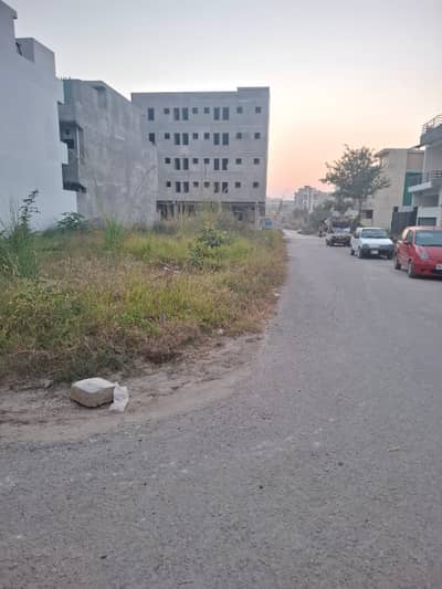 Corner One Kanal Plot For Sale In Jinnah Garden At Investor Price