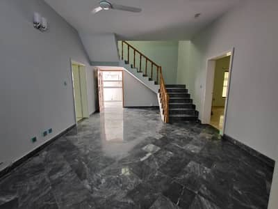 F-7/1 Luxury House For Rent | 5 Beds | Lawn | Prime Location | 666 Sq Yards