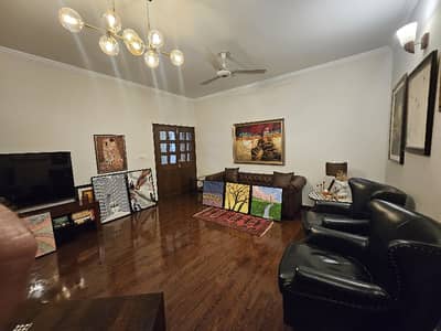 HOUSE FOR SALE SECTOR F 11 SIZE 500 SQUARE YARDS FULLY RENOVATED HOUSE