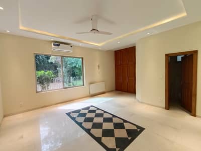 HOUSE FOR SALE SECTOR F 10 PICE FULL LOCATION OLD HOUSE SUN FACING INVESTOR RATR