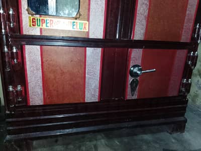 safe almari urgent for sale khud tiyaar kerwai ha