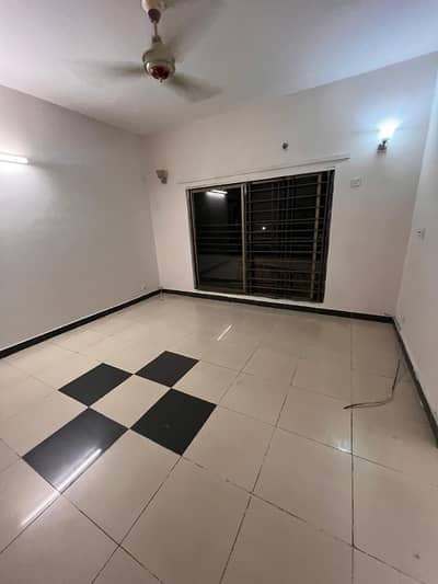 Ground Floor West Open Flat Available For Sale Askari 5 Marla Cantt Karachi