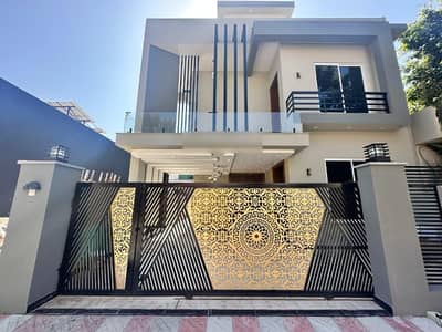10 Marla House Ideally Situated In Bahria Town Phase 2