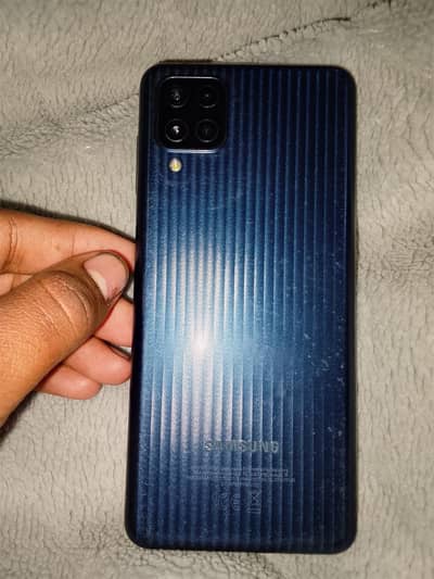 samsung M12 4gb ram  64 storage