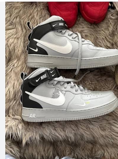 Nike Air Force 1 Mid Original – Clean Used Pair