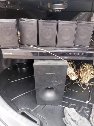 woofer with 4 speakers and DVD player