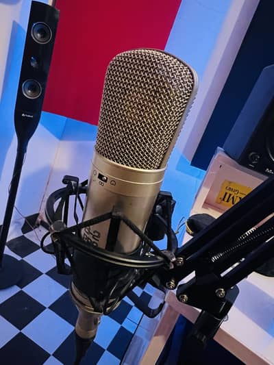 Focusrite 2i4 @ b2 behringer graet qulity setup for sale