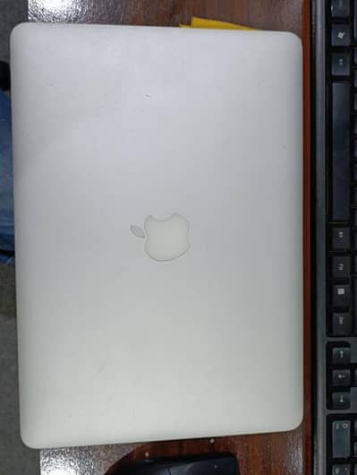 Apple MacBook Air 2017 – 13 Inch, Core i5, 128GB with Genuine Charger