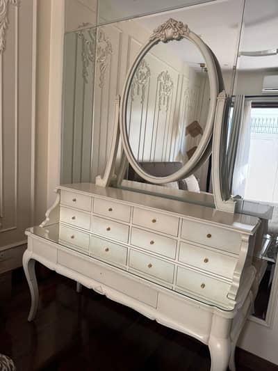Kids dressing table