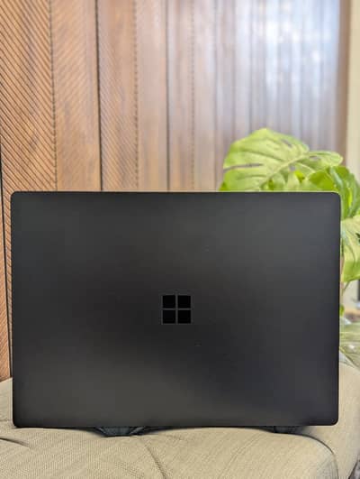 Microsoft Surface 5 (15-Inch) - Core i7,12th Gen - 32GB/1TB - Like New