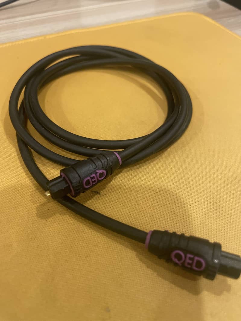 QED Optical Cable 0