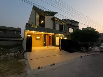 10 MARLA BRAND NEW MODERN HOUSE AVAILABLE FOR SALE