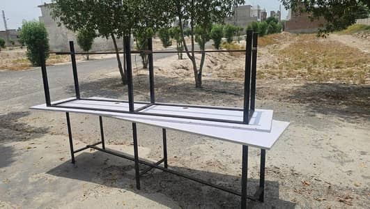 Table 2.5 ft x 7ft x 3ft height with aluminium frame for workers