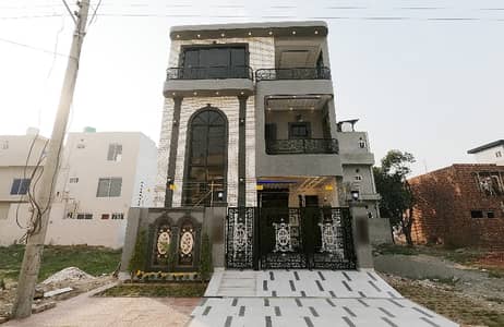 Centrally Located Prime Location House For sale In Central Park - Block B Available