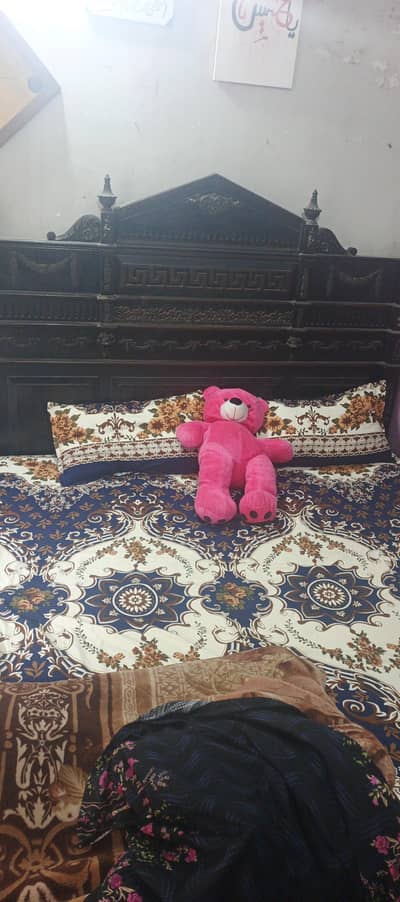 bed and dressing table