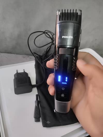 Philips trimmer 7000 series turbo power with comb and charger and pouc
