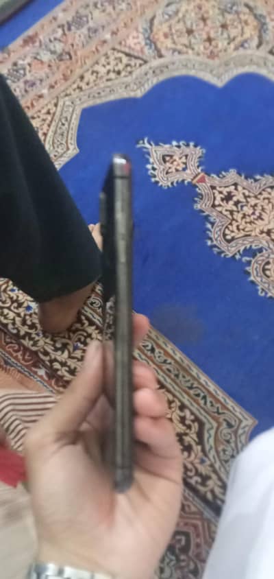 iPhone xs ma's emergency sale