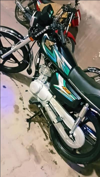 1400 kilo meter use Whatsapp numbr 03150419840