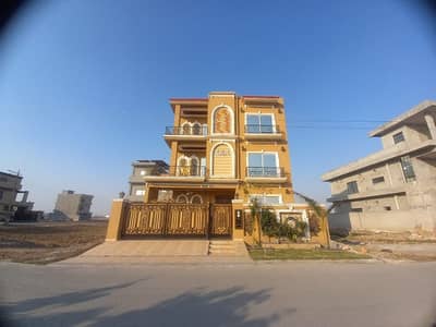 Prime Location 10 Marla House In Central Park Housing Scheme Of Lahore Is Available For Sale