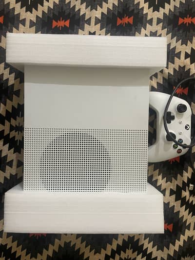 Xbox one S 1TB full box