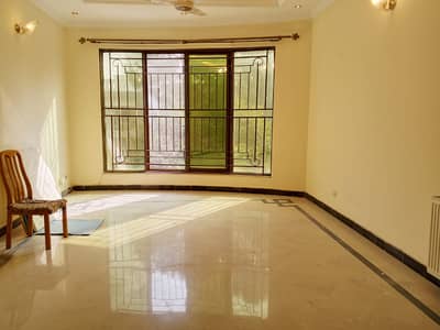 1 kanal portion 3Bedrooms Attach Bathrooms DD lounge kitchen car parking so. Quarter