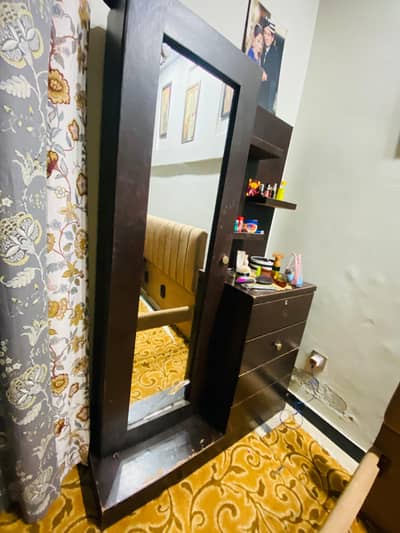 Dressing Table for Sale in Bani Gala (7/10 Condition)