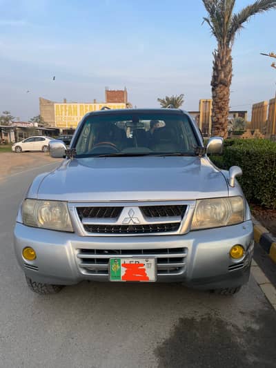 Mitsubishi Pajero 4x4 Fully Automatic 7 seater with Sunroof 3.4 L Pet