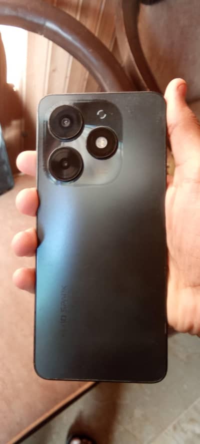 box deta cabel bhI sath he magr pic open koi fuld nahi he