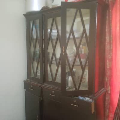 show case in good codition