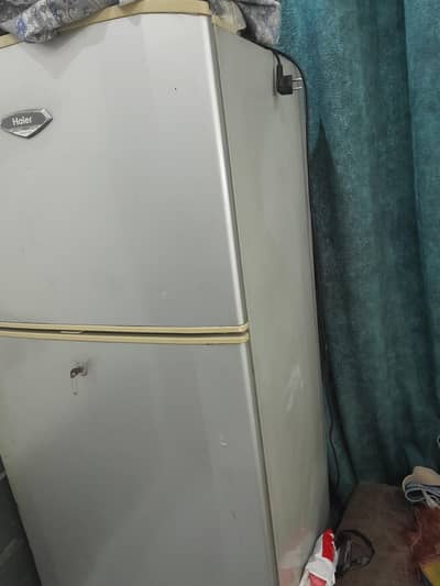 Haiar refrigerator full size achi condition main for sale