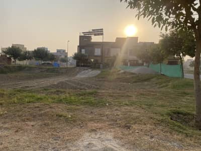 8 Marla Plot For Sale