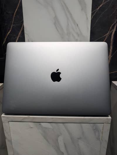 MacBook pro 13inch touchbar m1  2020