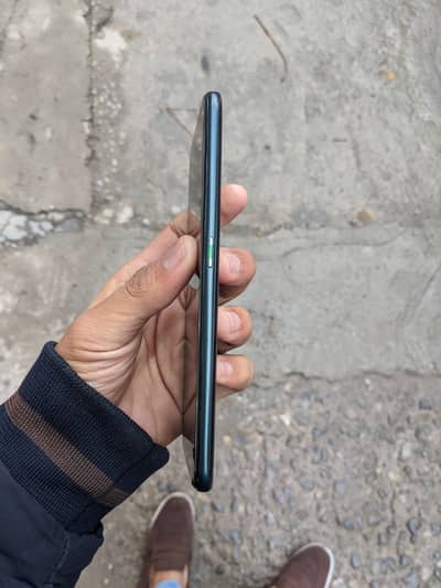 My oppo f11 4/64 glass crack hai bsss