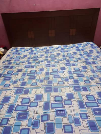 king size bed plus mattress for sale loction Walton price 30000.