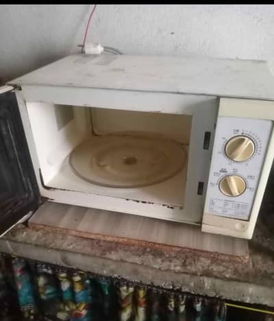 microwave oven
