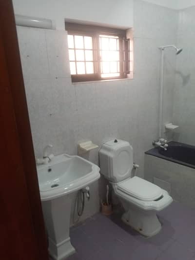 I. 8/2 Furnished Room Available for Rent